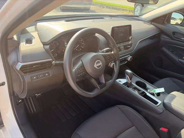 Used 2025 White Nissan 2.5 S image 19