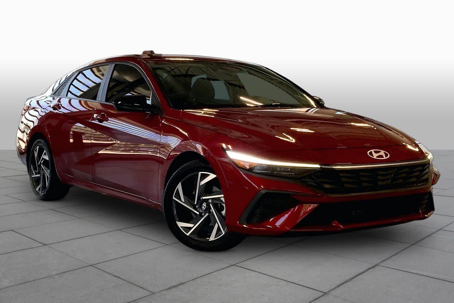 Used 2025 Ultimate Red Hyundai SEL Sport image 3