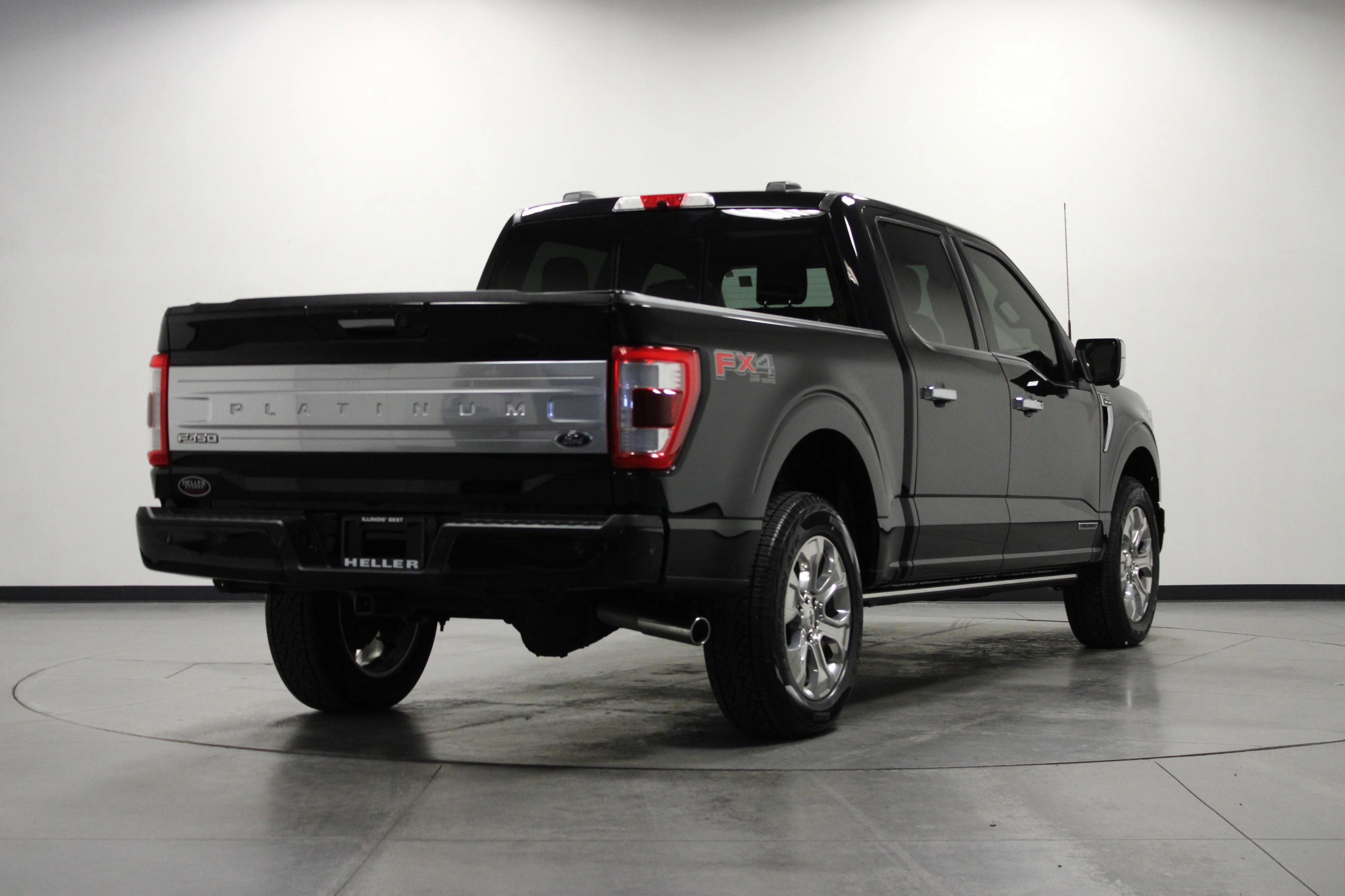 Used 2022 Black Metallic Ford Platinum image 4