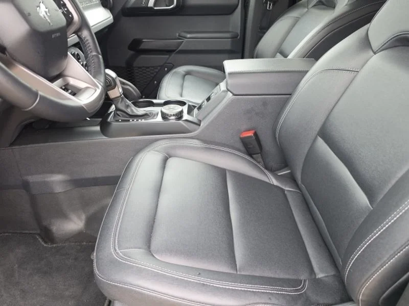 Used 2025 Shadow Black Ford Badlands image 9
