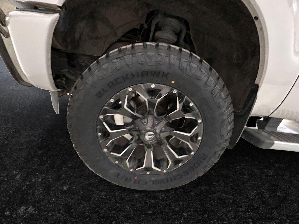 Used 2016 White Ford Platinum image 27