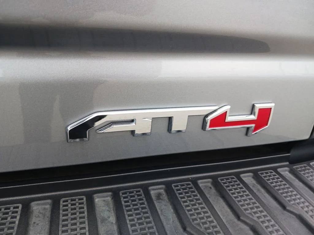 Used 2025 Sterling Metallic GMC AT4 image 31