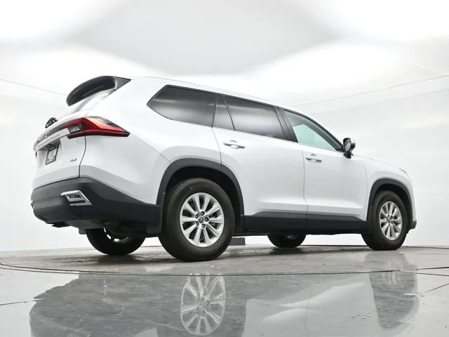 Used 2024 Wind Chill Pearl Toyota XLE image 15