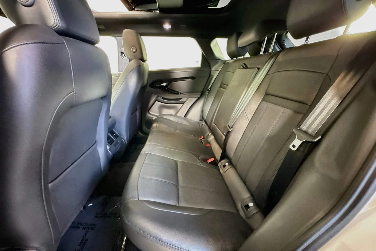 Used 2024 Fuji White Land Rover Dynamic SE image 23