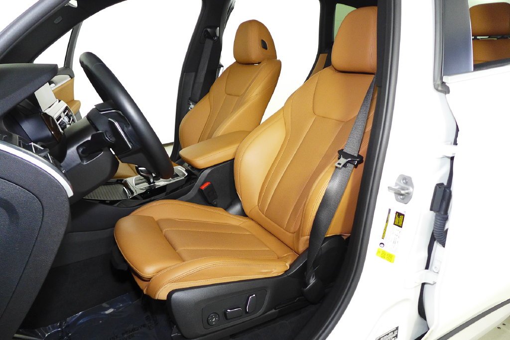Used 2024 Alpine White BMW sDrive30i image 22