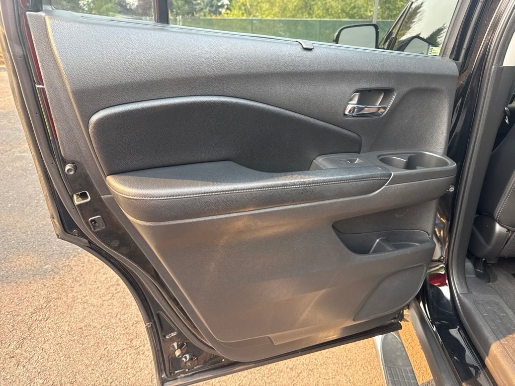 Used 2017 Crystal Black Pearl Honda Touring image 22