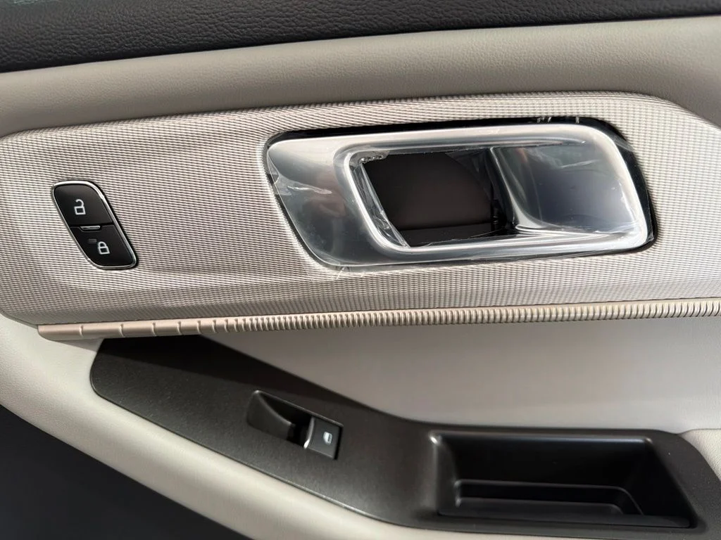 New 2026 Space White Metallic Ford Active image 44
