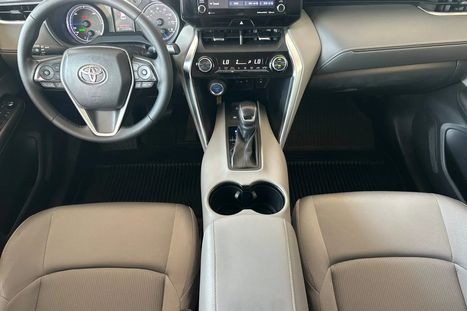 Used 2022 White Toyota LE image 6