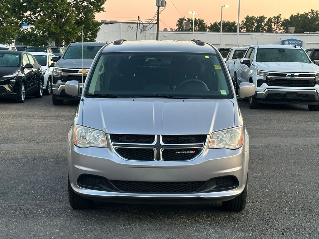 Used 2014 Silver Dodge Wheelchair Accessible- SXT image 3