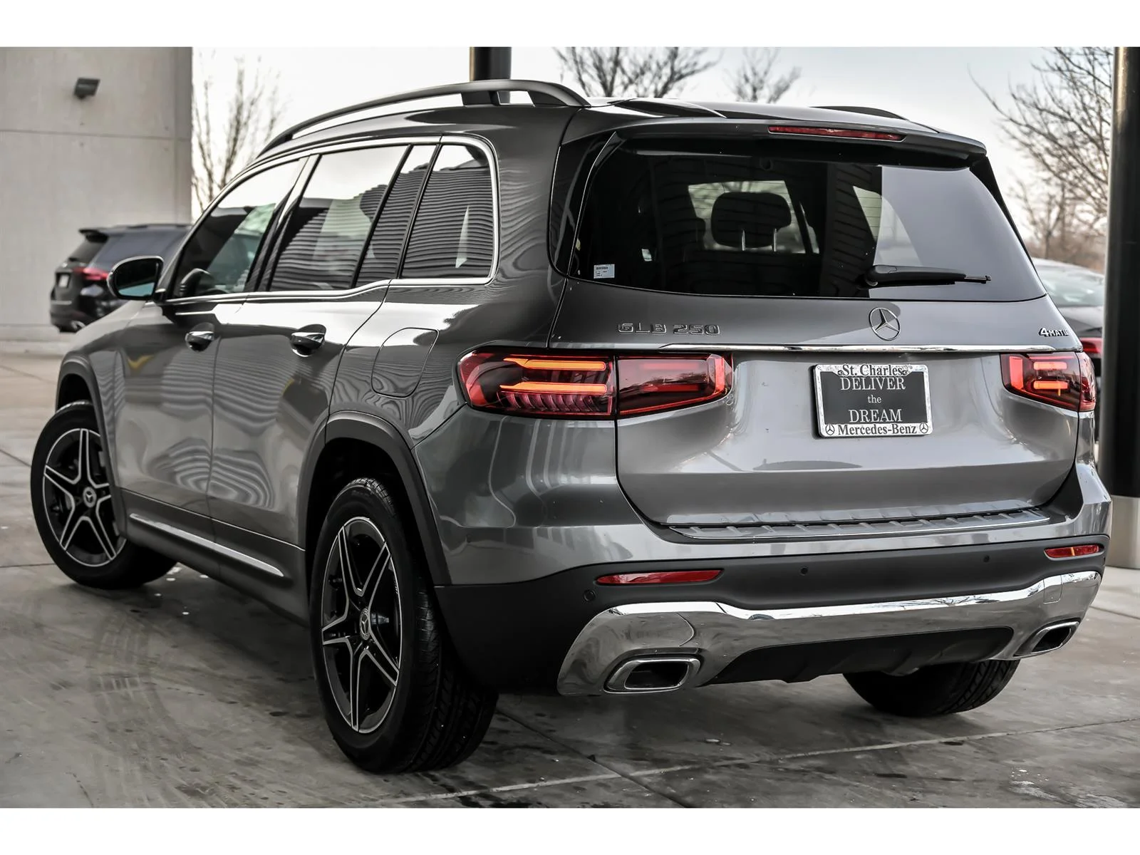 New 2026 Mountain Grey Metallic Mercedes-Benz GLB 250 image 4