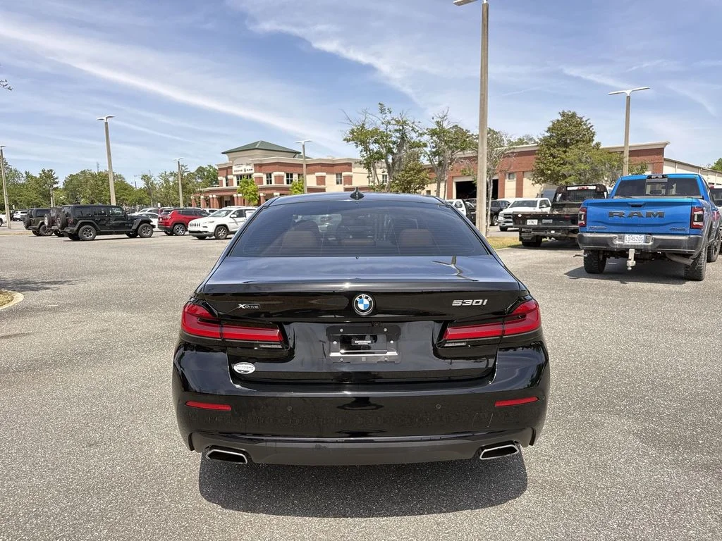 Used 2023 Jet Black BMW 530i xDrive image 4