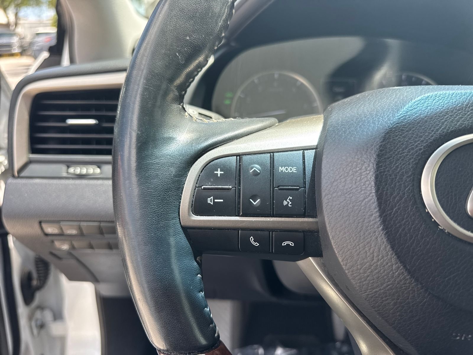 Used 2019 White Lexus 350 image 27