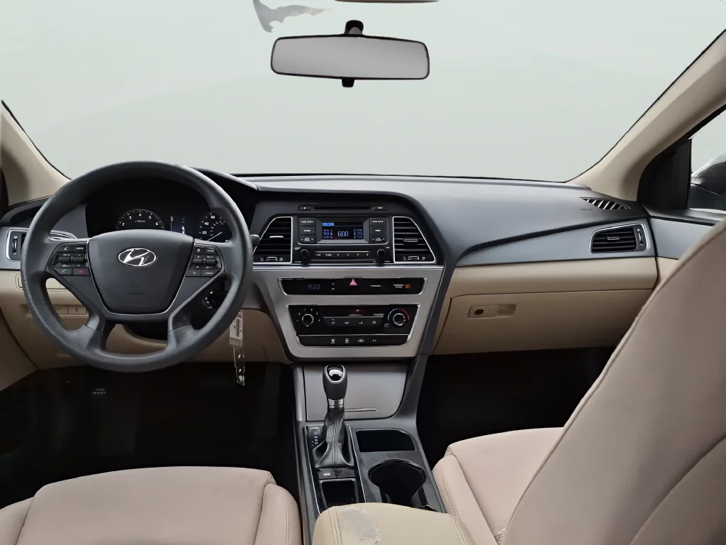 Used 2015 Brown Hyundai SE image 26