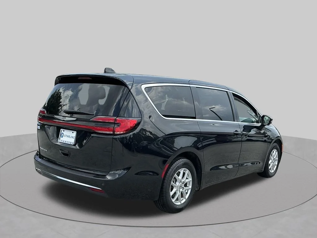 Used 2023 Black Chrysler Touring L image 10