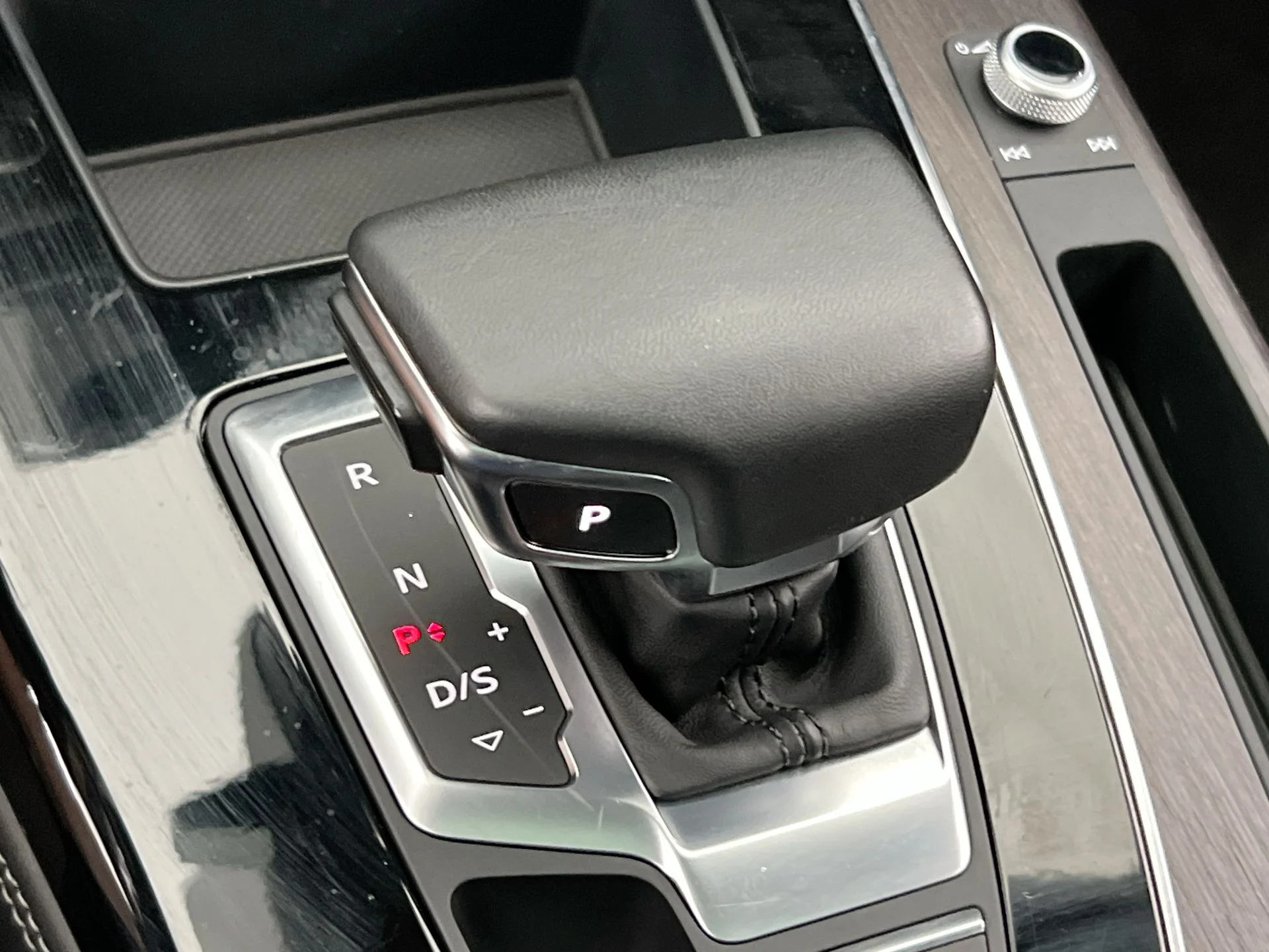 Used 2024 Silver Audi 45 S line Premium image 27