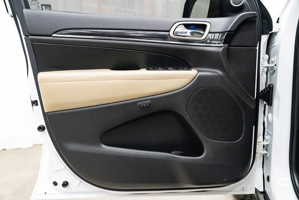 Used 2016 White Jeep Limited image 23