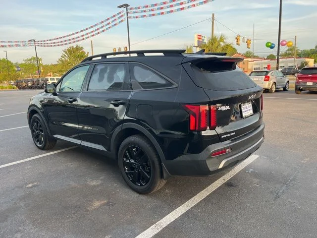 Used 2023 Black Kia X-Line S image 41