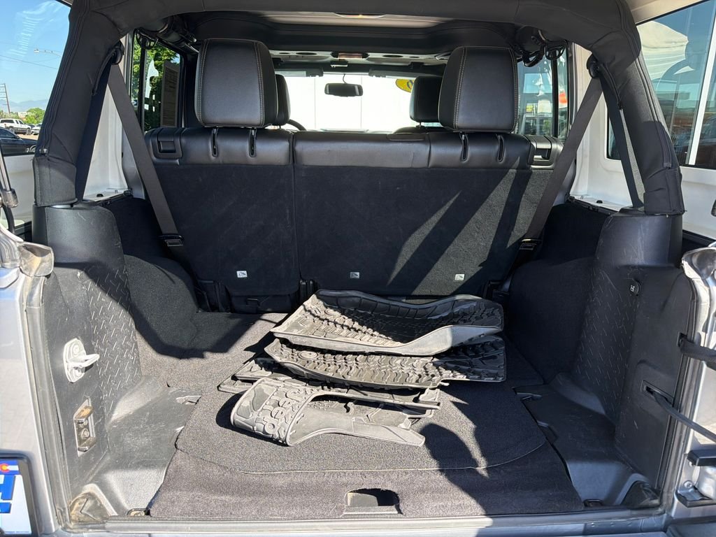 Used 2016 Silver Jeep Unlimited Sahara image 20