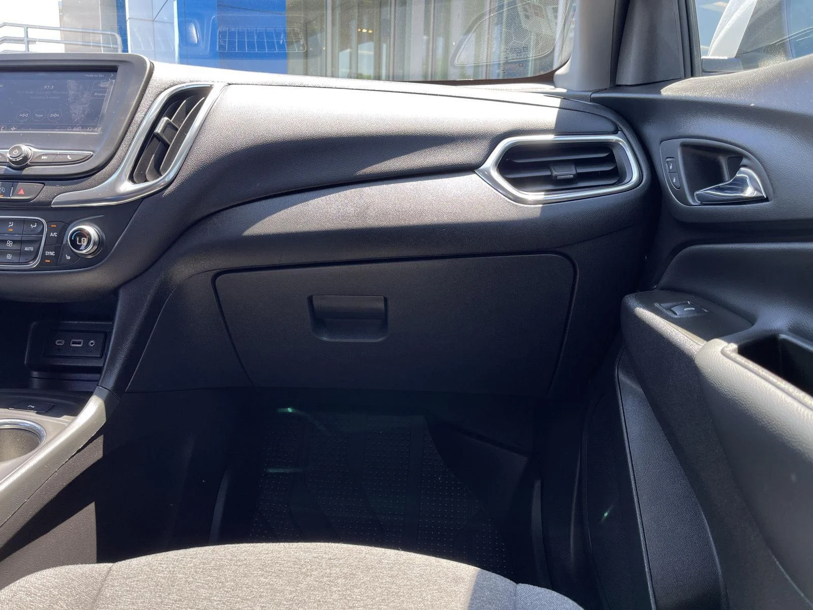 Used 2024 Summit White Chevrolet LT image 30