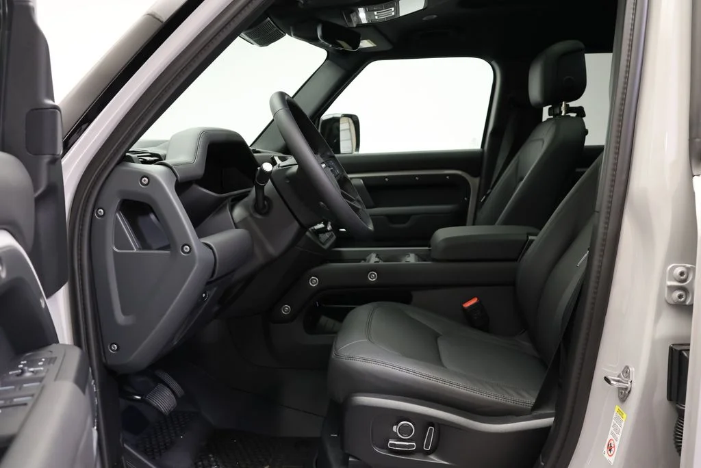 2026 Land Rover Defender X-Dynamic SE - Photo 30