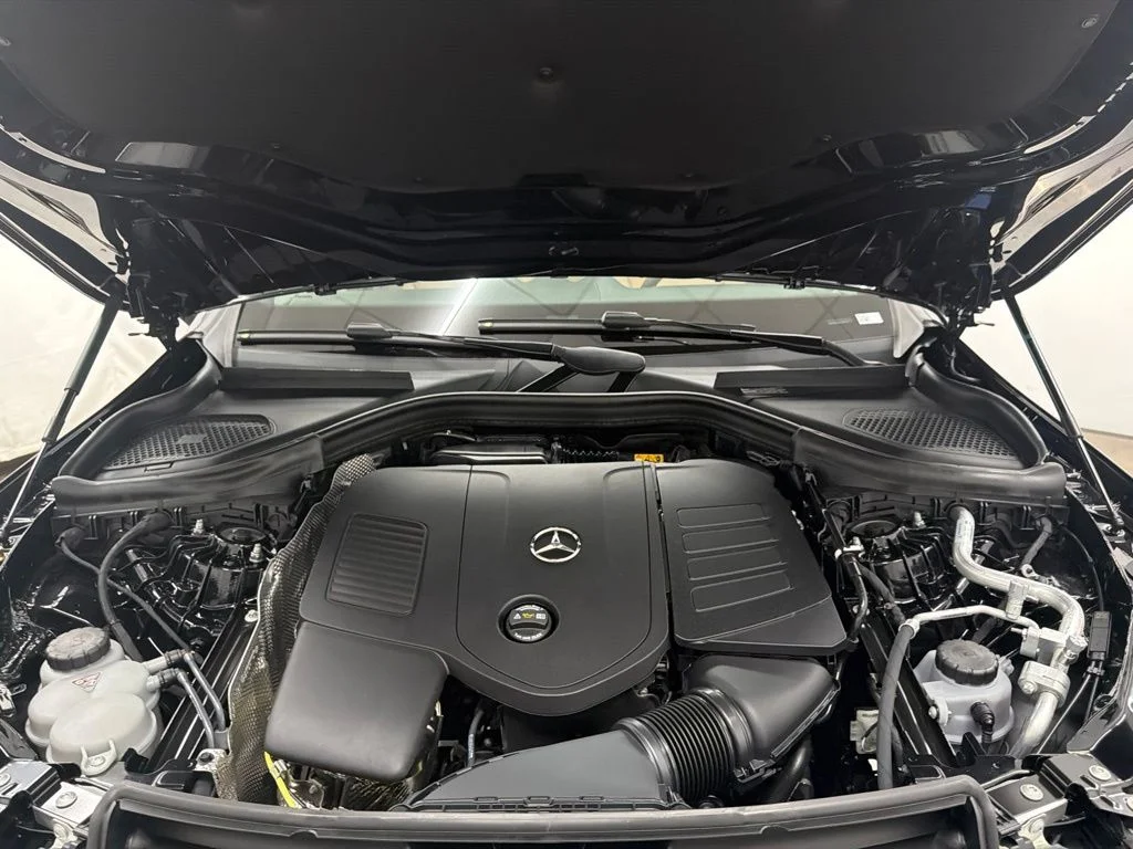 New 2027 Black Mercedes-Benz GLC 300 image 33