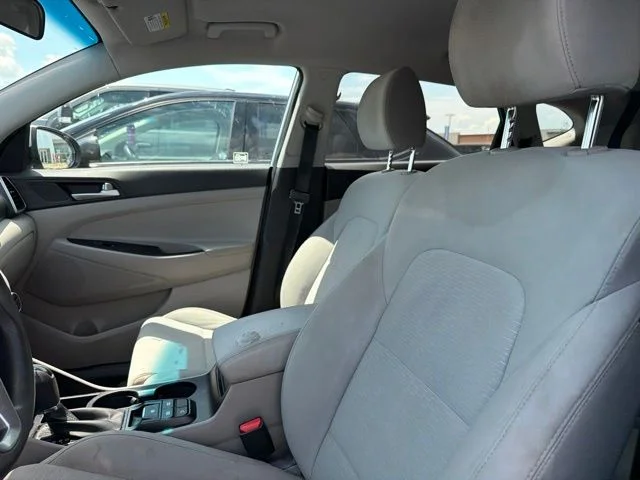 Used 2019 Molten Silver Hyundai SE image 19