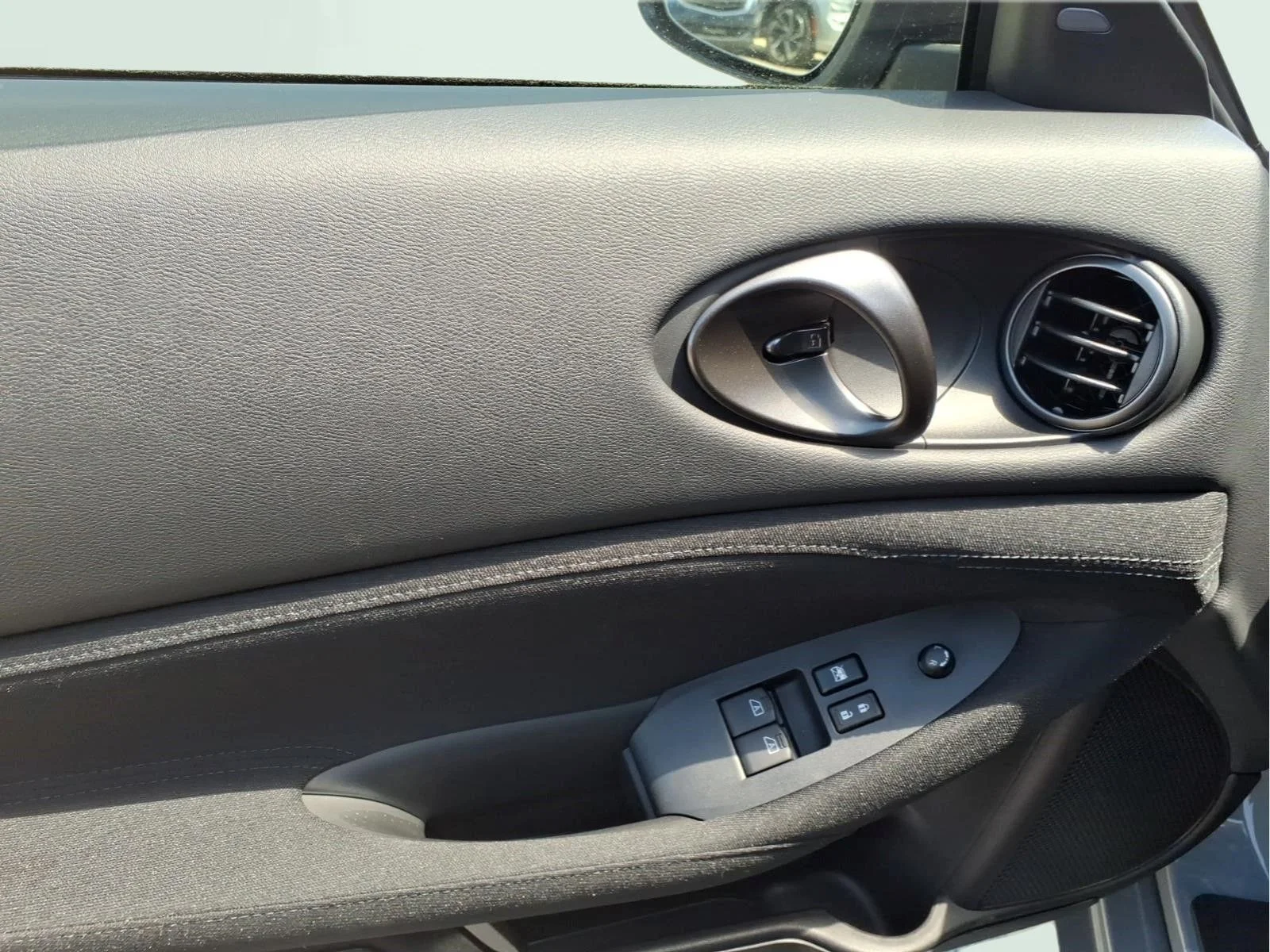 New 2026 Boulder Gray Pearl / Super Black Two-tone Nissan Sport image 6
