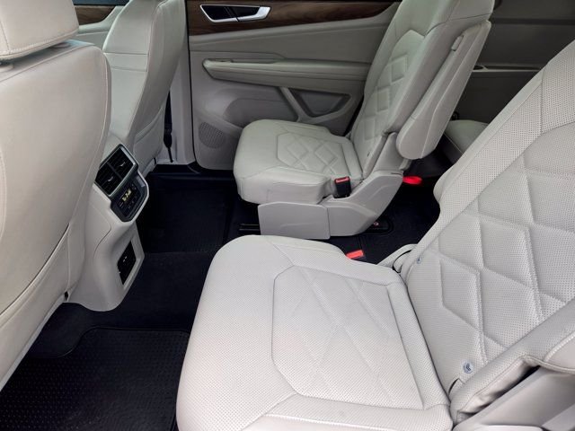 Used 2024  Volkswagen 2.0T SE w/Technology image 28