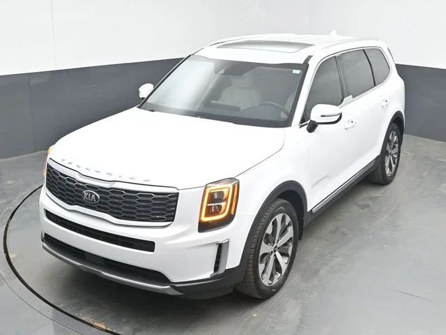 Used 2021 White Kia EX image 36