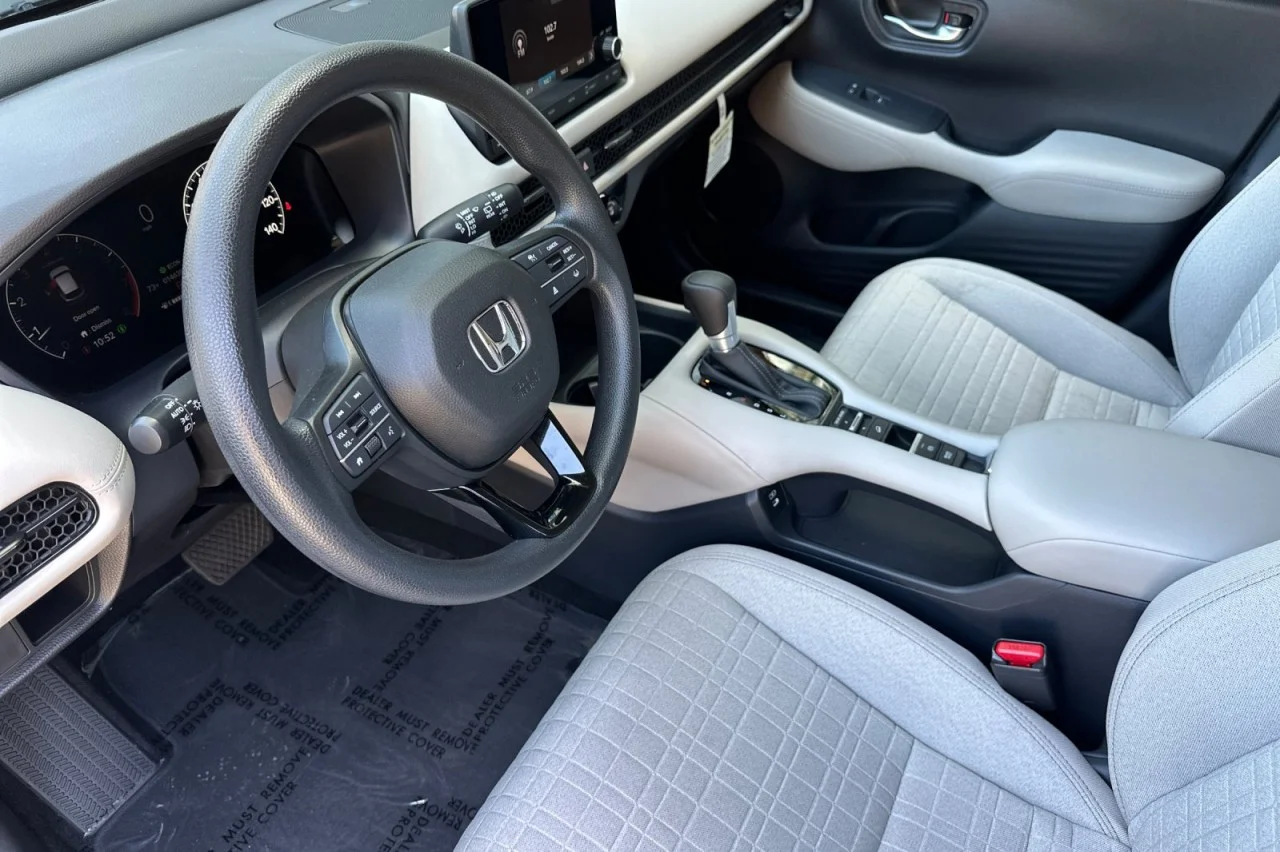 Used 2025 Platinum White Pearl Honda LX image 9