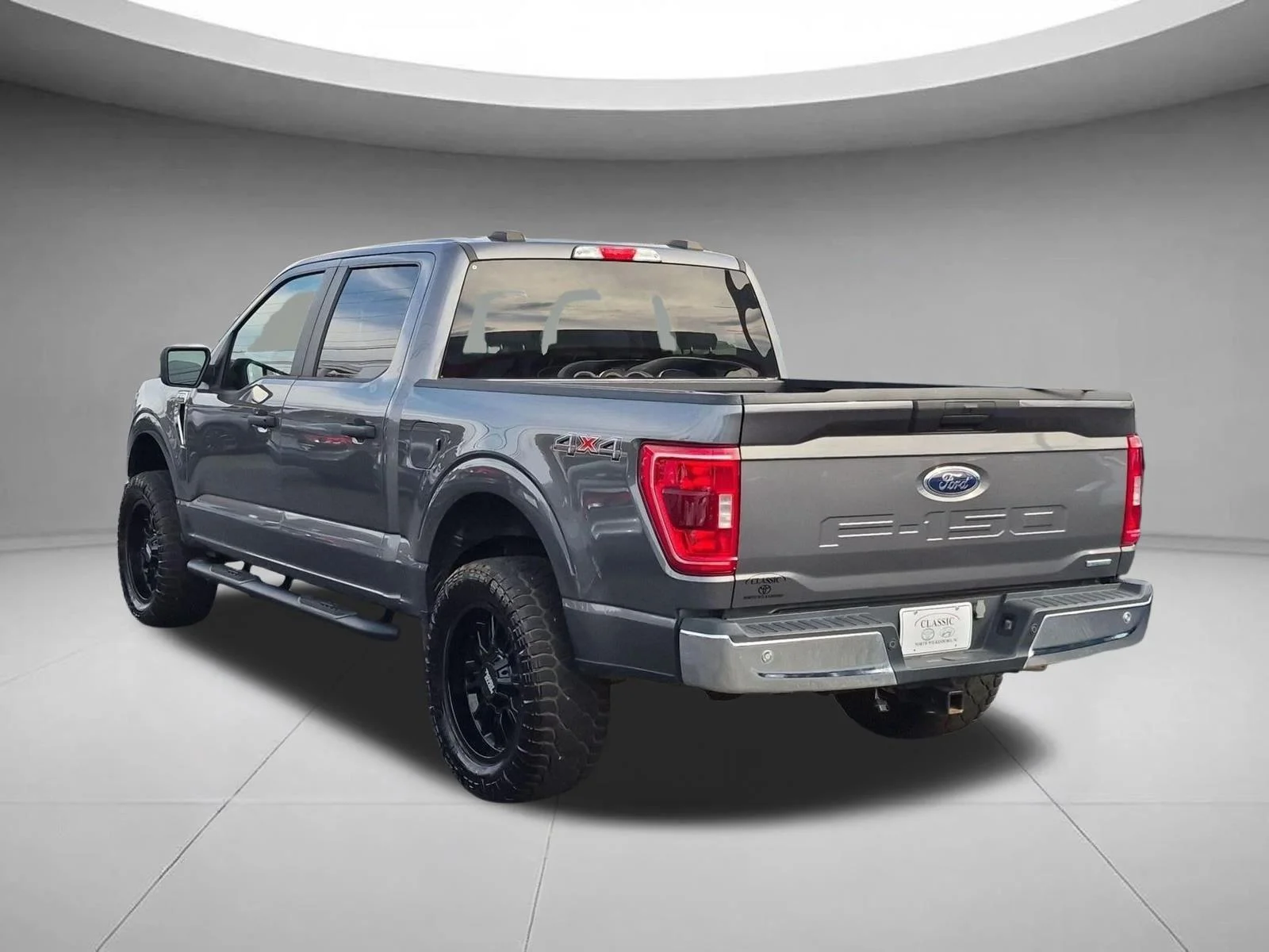 Used 2023 Carbonized Gray Metallic Ford XLT image 3