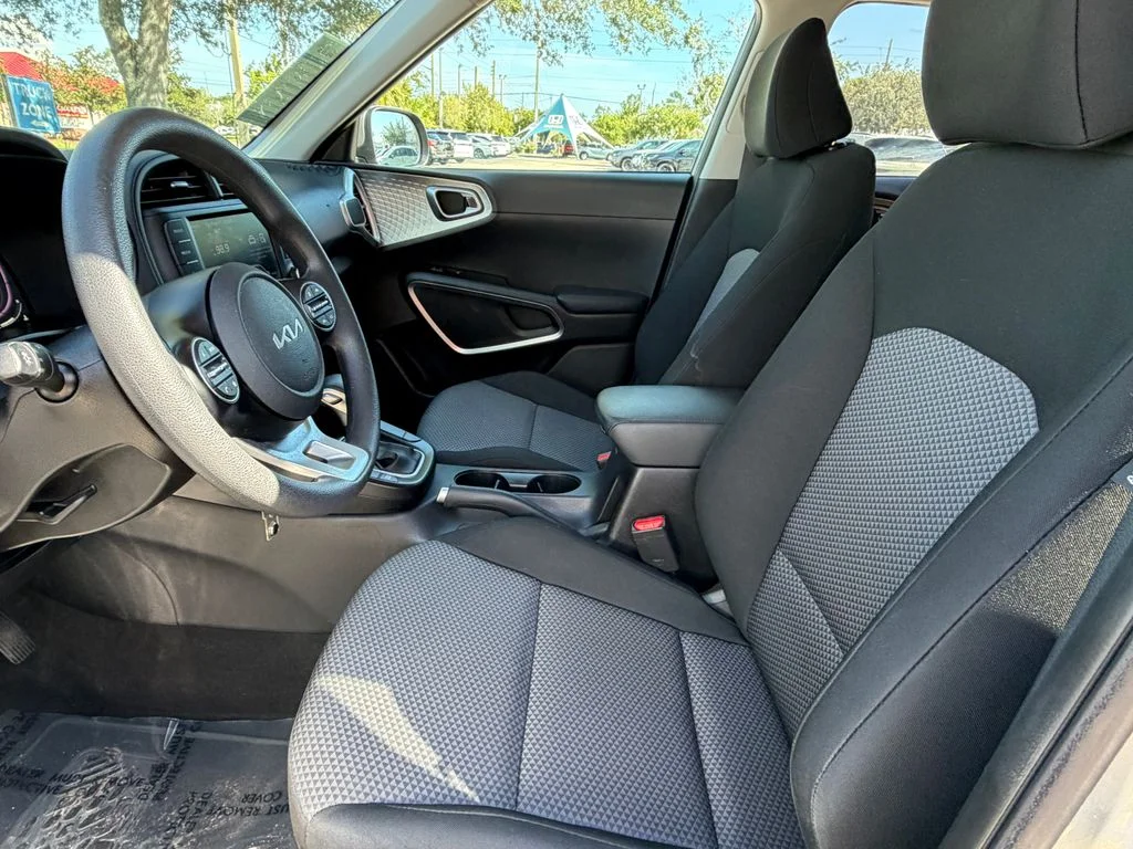2024 Kia Soul LX - Photo 19