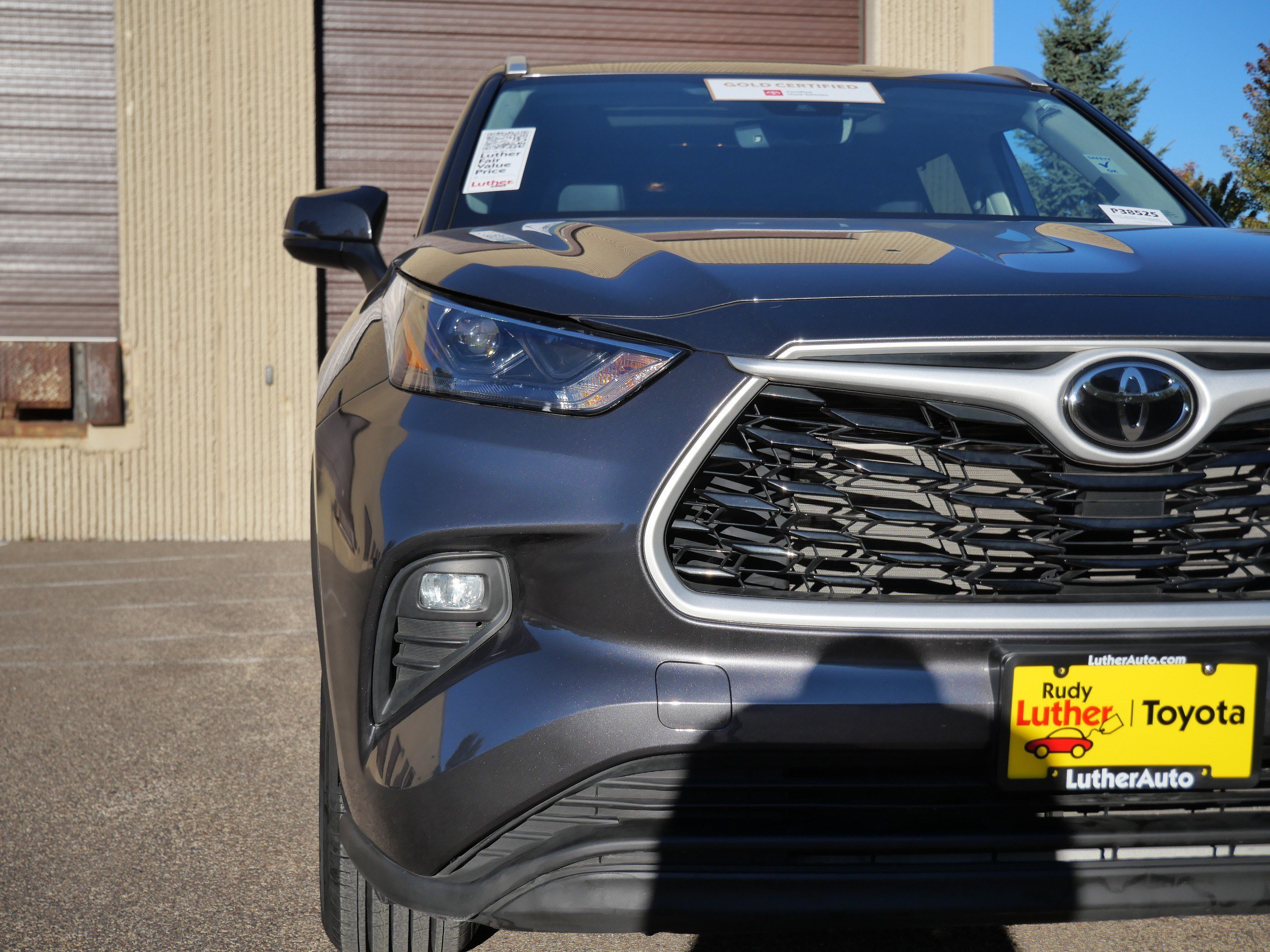 Certified Used 2022 Magnetic Gray Metallic Toyota XLE image 16