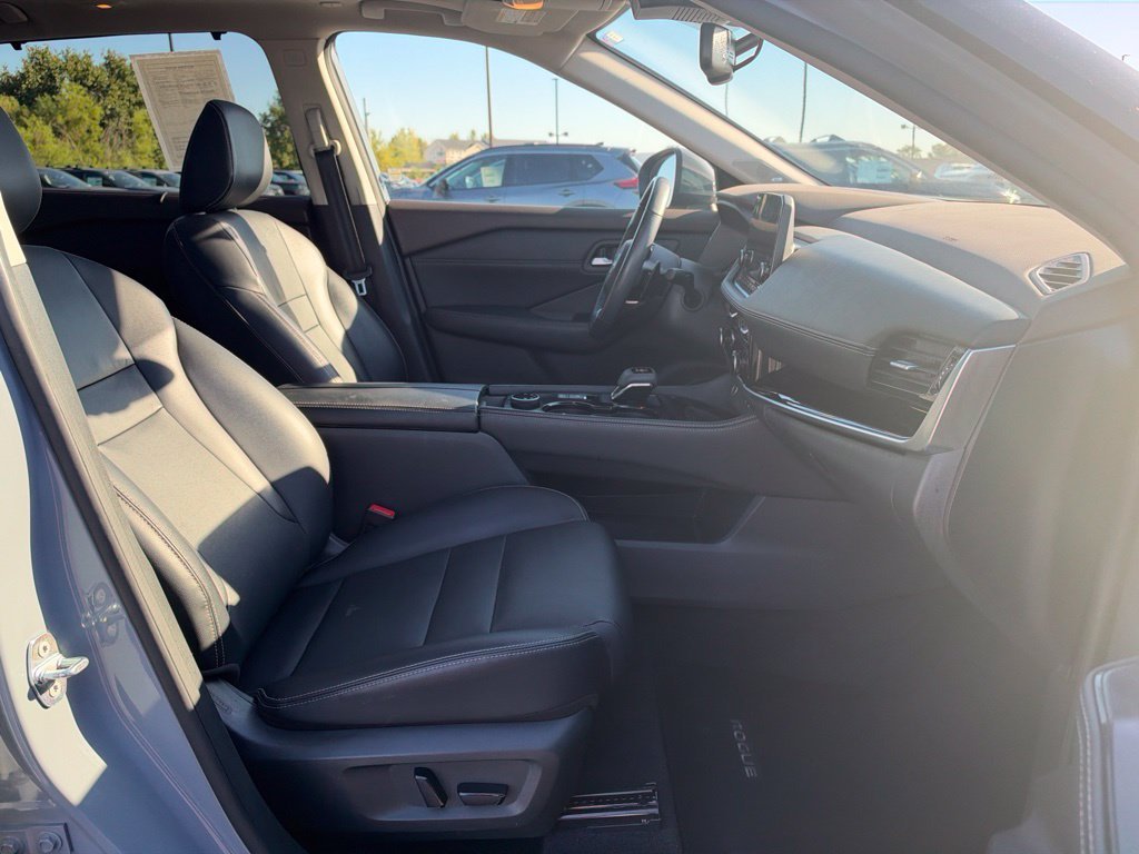 Used 2023 Gray Nissan SL image 19