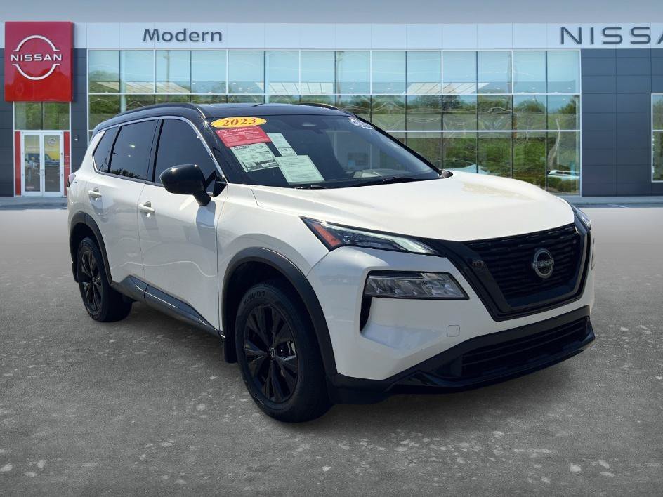 Certified Used 2023 Pearl White Tricoat/Super Black Nissan SV image 3