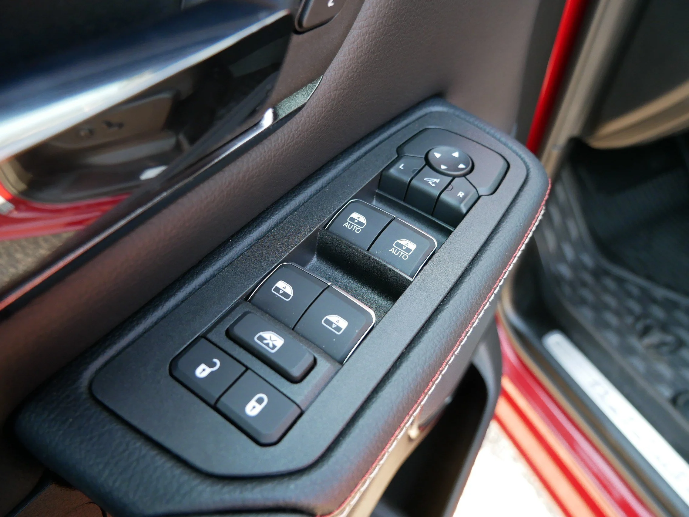 New 2026 Molten Red Pearl-Coat Exterior Paint RAM Laramie image 12