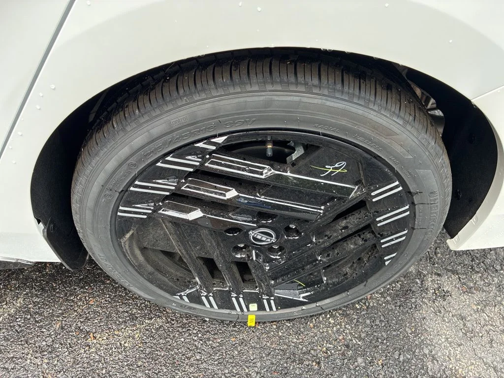 New 2026 Aspen White TriCoat / Super Black Two-tone Nissan SR image 12