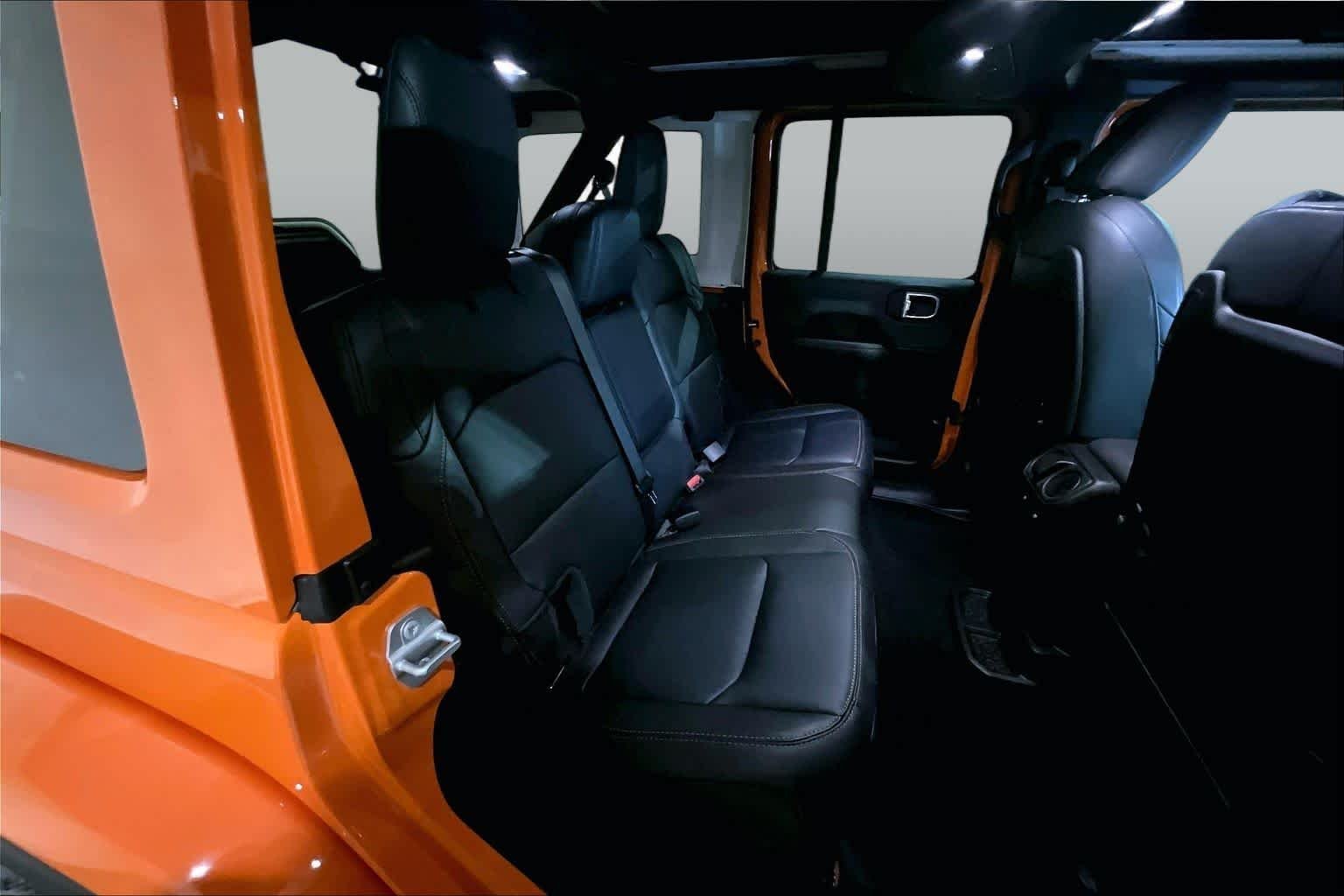 Used 2025 Joose Jeep Sahara image 18