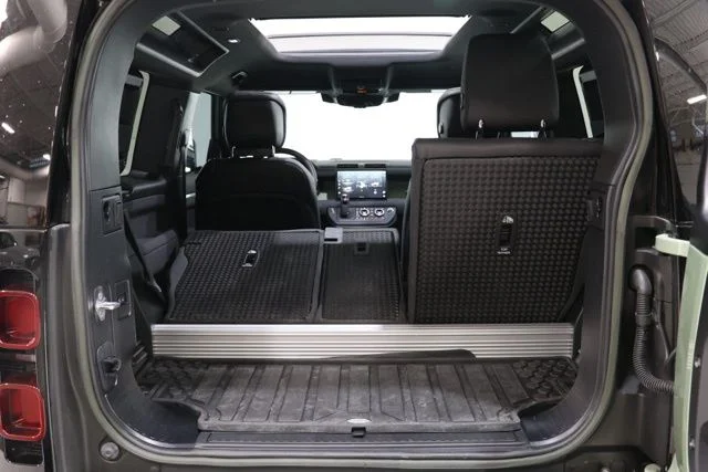 Used 2023 Grasmere Green Land Rover 75th Edition image 31