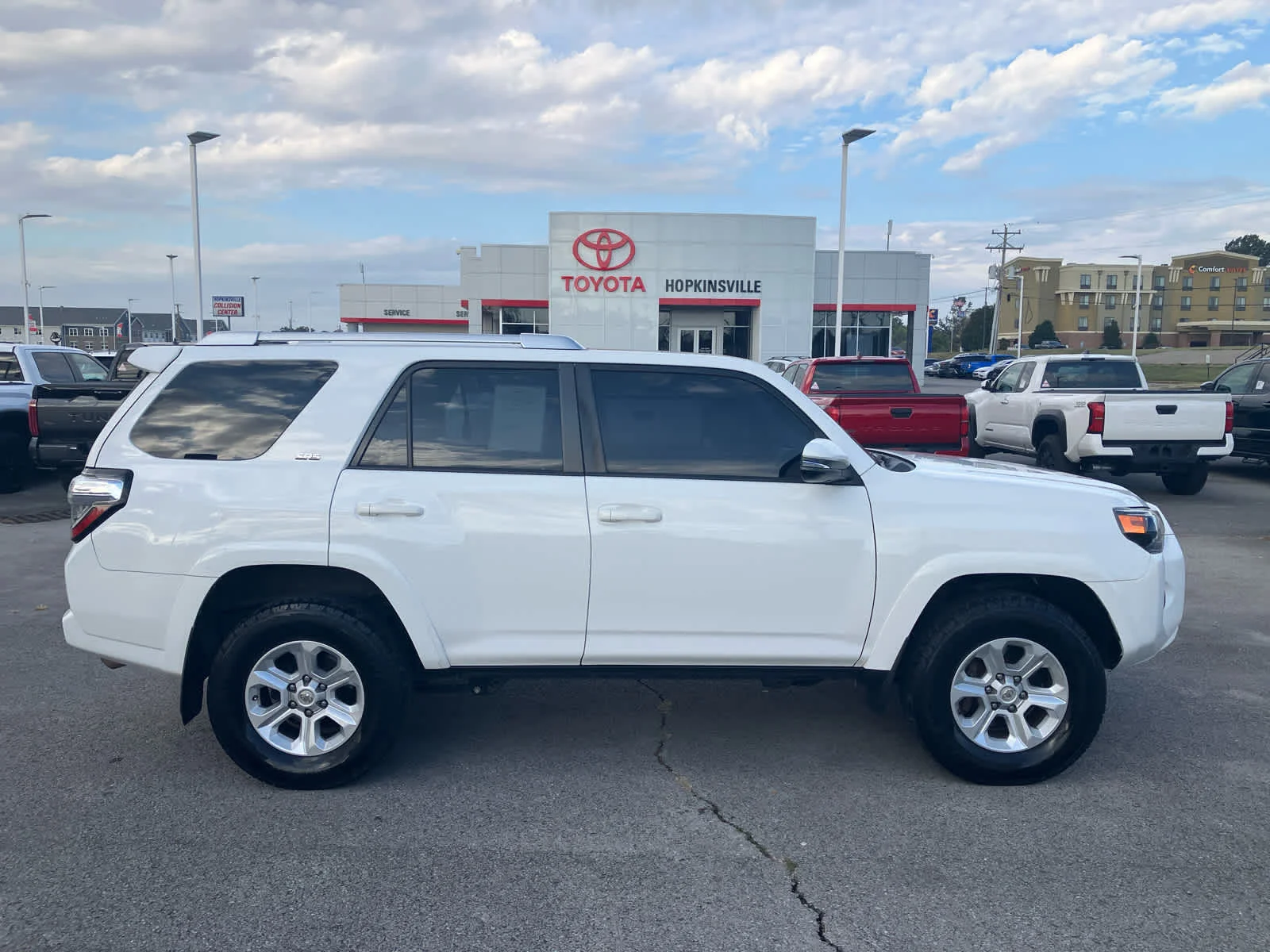 Used 2017 Super White Toyota SR5 Premium image 8