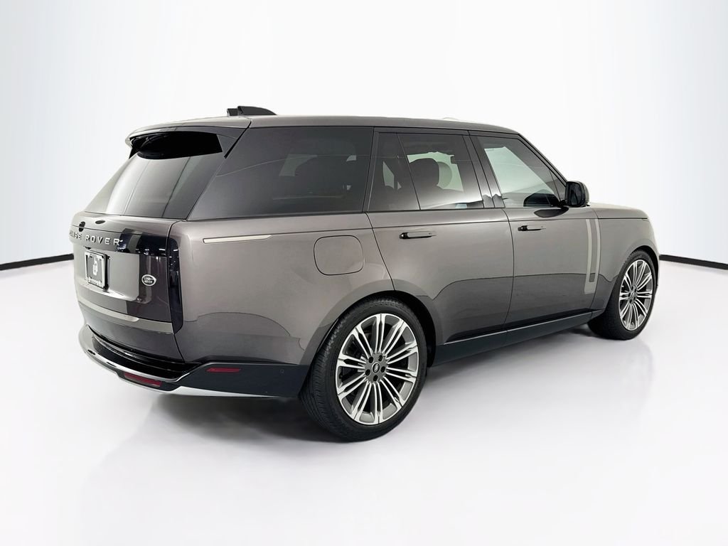 Used 2022 Gray Land Rover SE image 5