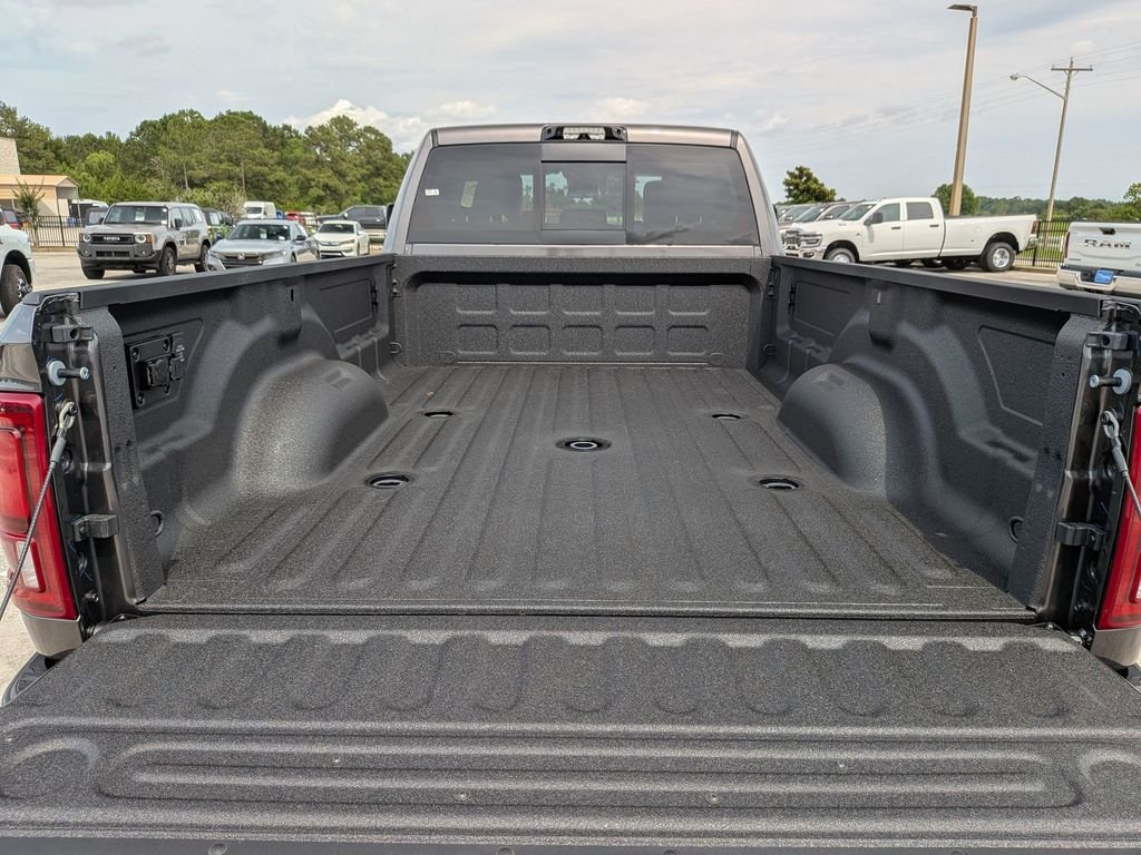 New 2026 Granite Crystal Metallic Clear-Coat Exterior Paint RAM Laramie image 32