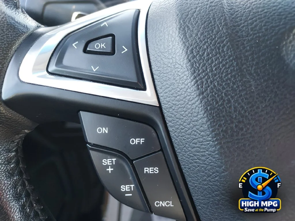 Used 2015 Gray Ford SEL image 22