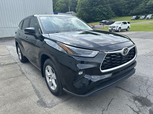 Used 2022 Black Toyota LE image 11