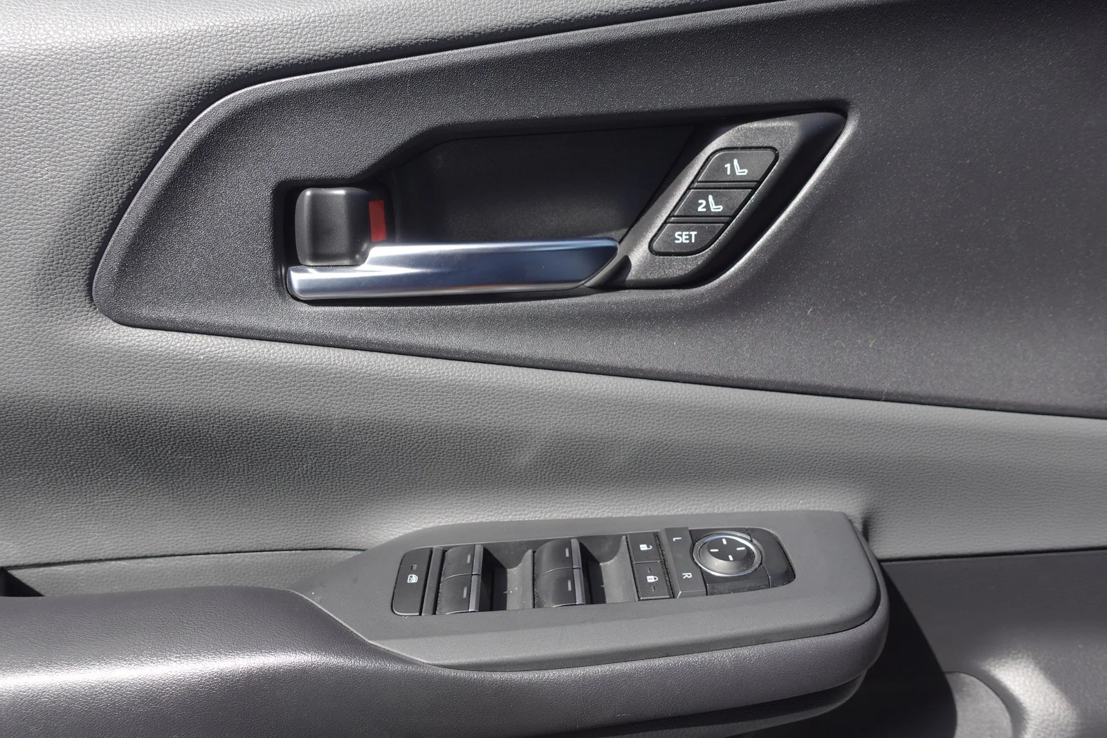 Used 2023 Wind Chill Pearl Toyota Limited image 15