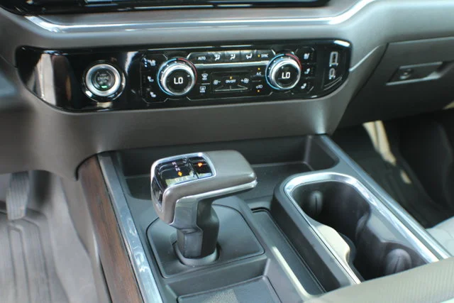 Used 2022 White Frost Tricoat GMC SLT image 12
