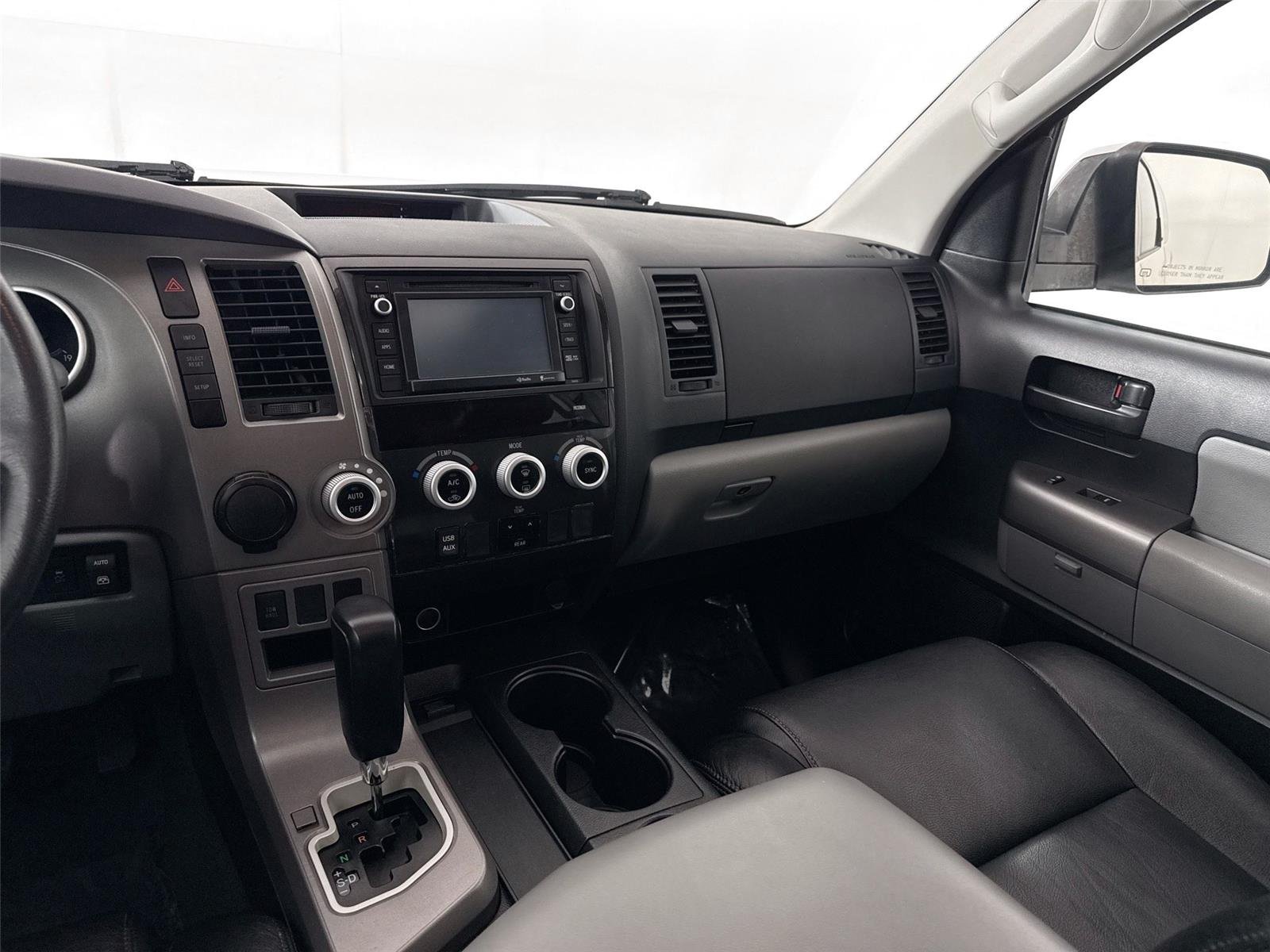 Used 2016 Super White Toyota SR5 image 29