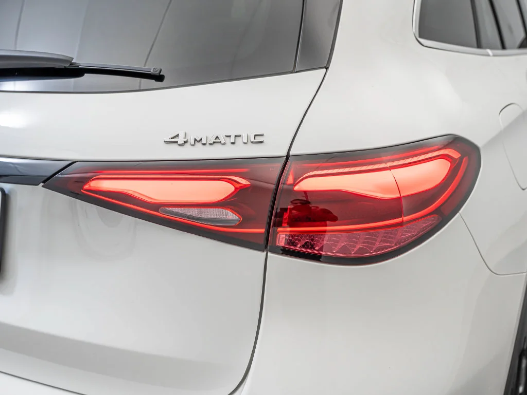 Certified Used 2026 Polar White Mercedes-Benz GLC 300 image 9