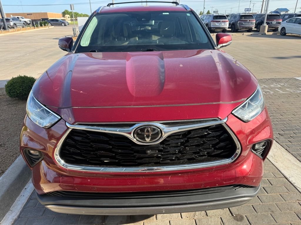 Used 2022 Ruby Flare Pearl Toyota Platinum image 6