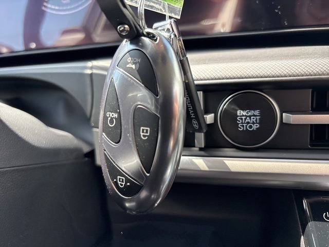 New 2026 Shimmering Silver Hyundai SEL image 21